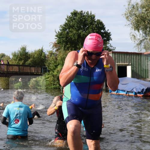31.08.2025 - Elbe Triathlon Hamburg Luisa Fischer http://msf.ph/oto/8684760 31.08.2025 10:31:00 Schwimmen 1280, 1306, 1321 meine-sportfotos.de