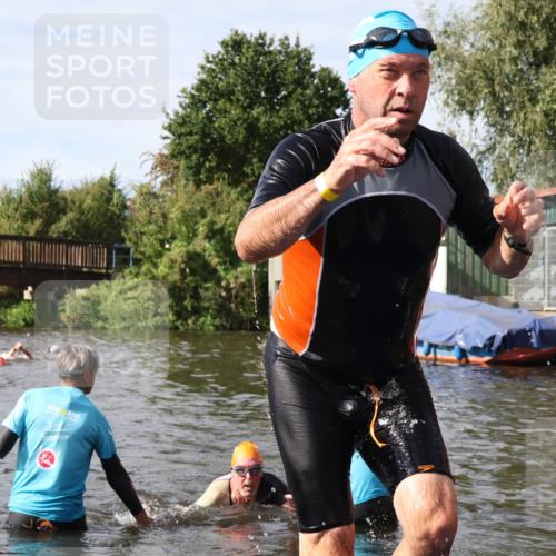 31.08.2025 - Elbe Triathlon Hamburg Luisa Fischer http://msf.ph/oto/8684800 31.08.2025 10:31:24 Schwimmen 1307, 1344 meine-sportfotos.de