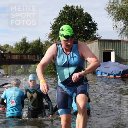 31.08.2025 - Elbe Triathlon Hamburg Luisa Fischer http://msf.ph/oto/8684851 31.08.2025 10:31:57 Schwimmen 1251, 1266, 1299, 1310, 1311, 1338 meine-sportfotos.de