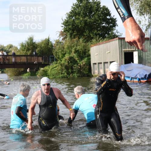 31.08.2025 - Elbe Triathlon Hamburg Luisa Fischer http://msf.ph/oto/8684871 31.08.2025 10:32:01 Schwimmen 1251, 1266, 1299, 1305, 1311 meine-sportfotos.de