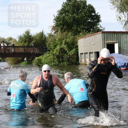 31.08.2025 - Elbe Triathlon Hamburg Luisa Fischer http://msf.ph/oto/8684873 31.08.2025 10:32:01 Schwimmen 1251, 1266, 1299, 1305, 1311 meine-sportfotos.de