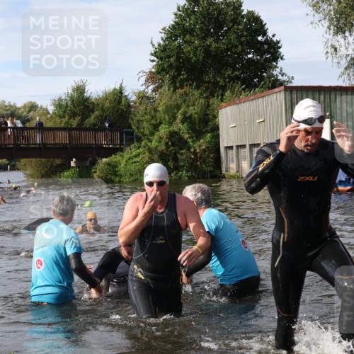 31.08.2025 - Elbe Triathlon Hamburg Luisa Fischer http://msf.ph/oto/8684876 31.08.2025 10:32:02 Schwimmen 1251, 1266, 1299, 1305, 1311 meine-sportfotos.de