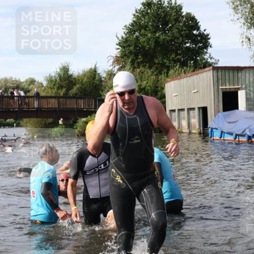 31.08.2025 - Elbe Triathlon Hamburg Luisa Fischer http://msf.ph/oto/8684885 31.08.2025 10:32:04 Schwimmen 1256, 1266, 1299, 1305, 1311 meine-sportfotos.de