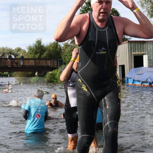 31.08.2025 - Elbe Triathlon Hamburg Luisa Fischer http://msf.ph/oto/8684893 31.08.2025 10:32:05 Schwimmen 1256, 1266, 1299, 1305, 1311 meine-sportfotos.de