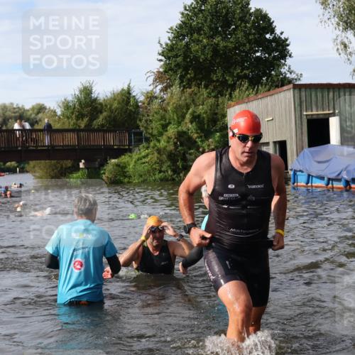 31.08.2025 - Elbe Triathlon Hamburg Luisa Fischer http://msf.ph/oto/8684905 31.08.2025 10:32:11 Schwimmen 1256, 1302, 1305, 1311 meine-sportfotos.de