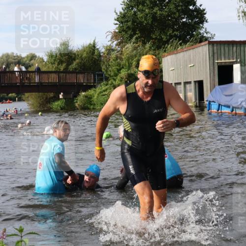 31.08.2025 - Elbe Triathlon Hamburg Luisa Fischer http://msf.ph/oto/8684914 31.08.2025 10:32:15 Schwimmen 1256, 1302, 1337 meine-sportfotos.de