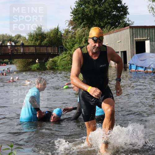 31.08.2025 - Elbe Triathlon Hamburg Luisa Fischer http://msf.ph/oto/8684916 31.08.2025 10:32:15 Schwimmen 1256, 1302, 1337 meine-sportfotos.de