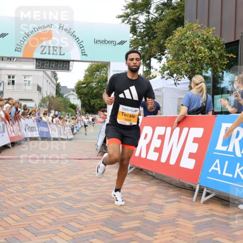31.08.2025 - 21. Blankeneser Heldenlauf Strokosch-Dieckow http://msf.ph/oto/8684920 31.08.2025 12:01:22 Ziel 5654, 4219 meine-sportfotos.de