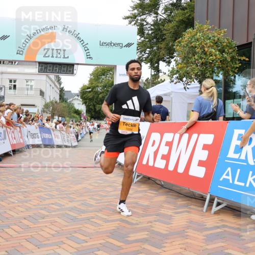 31.08.2025 - 21. Blankeneser Heldenlauf Strokosch-Dieckow http://msf.ph/oto/8684928 31.08.2025 12:01:22 Ziel 5654, 4219 meine-sportfotos.de