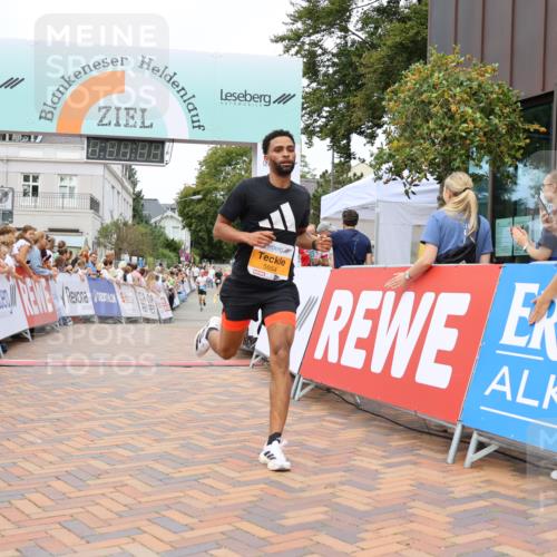 31.08.2025 - 21. Blankeneser Heldenlauf Strokosch-Dieckow http://msf.ph/oto/8684934 31.08.2025 12:01:22 Ziel 5654, 4219 meine-sportfotos.de