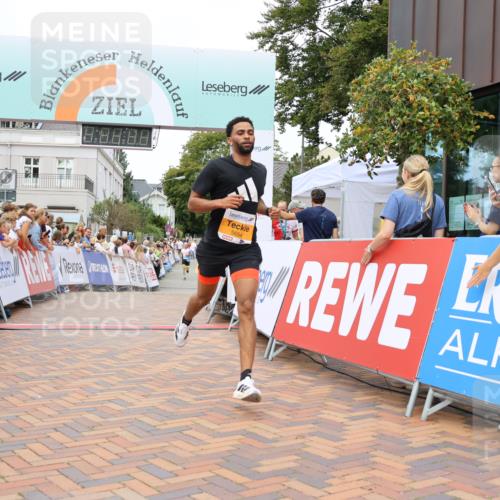 31.08.2025 - 21. Blankeneser Heldenlauf Strokosch-Dieckow http://msf.ph/oto/8684944 31.08.2025 12:01:22 Ziel 5654, 4219 meine-sportfotos.de
