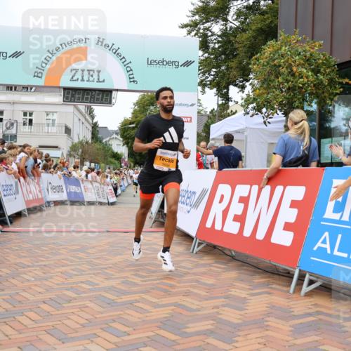31.08.2025 - 21. Blankeneser Heldenlauf Strokosch-Dieckow http://msf.ph/oto/8684954 31.08.2025 12:01:22 Ziel 5654, 4219 meine-sportfotos.de
