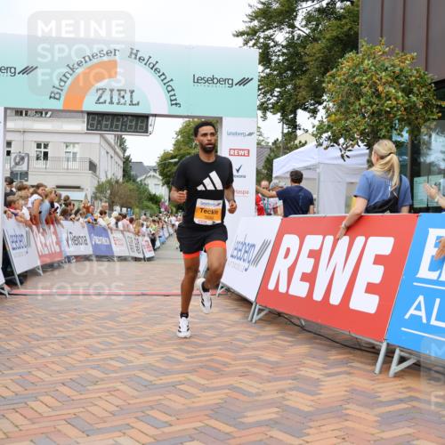31.08.2025 - 21. Blankeneser Heldenlauf Strokosch-Dieckow http://msf.ph/oto/8684962 31.08.2025 12:01:22 Ziel 5654, 4219 meine-sportfotos.de