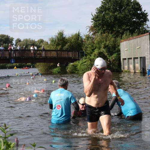 31.08.2025 - Elbe Triathlon Hamburg Luisa Fischer http://msf.ph/oto/8684966 31.08.2025 10:32:36 Schwimmen 1263, 1319, 1335 meine-sportfotos.de