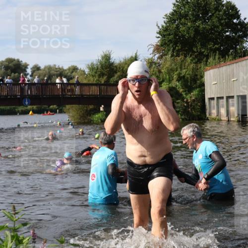 31.08.2025 - Elbe Triathlon Hamburg Luisa Fischer http://msf.ph/oto/8684971 31.08.2025 10:32:37 Schwimmen 1263, 1319, 1335 meine-sportfotos.de