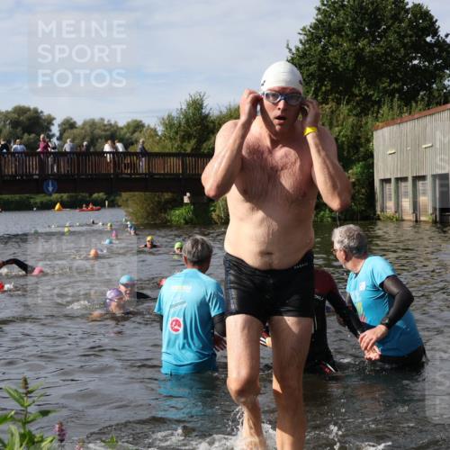 31.08.2025 - Elbe Triathlon Hamburg Luisa Fischer http://msf.ph/oto/8684972 31.08.2025 10:32:38 Schwimmen 1263, 1319, 1322, 1335 meine-sportfotos.de