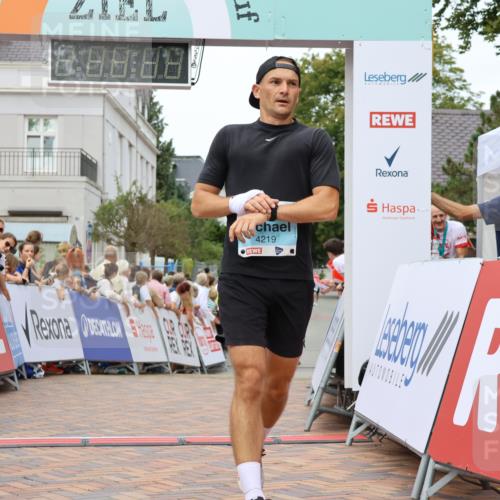 31.08.2025 - 21. Blankeneser Heldenlauf Strokosch-Dieckow http://msf.ph/oto/8684978 31.08.2025 12:01:17 Ziel 5814, 5654, 4219 meine-sportfotos.de