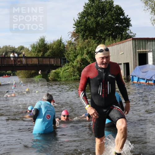 31.08.2025 - Elbe Triathlon Hamburg Luisa Fischer http://msf.ph/oto/8684981 31.08.2025 10:32:40 Schwimmen 1263, 1318, 1322, 1335 meine-sportfotos.de