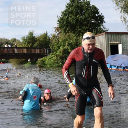 31.08.2025 - Elbe Triathlon Hamburg Luisa Fischer http://msf.ph/oto/8684982 31.08.2025 10:32:41 Schwimmen 1263, 1318, 1322, 1335 meine-sportfotos.de