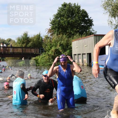 31.08.2025 - Elbe Triathlon Hamburg Luisa Fischer http://msf.ph/oto/8685001 31.08.2025 10:32:48 Schwimmen 1252, 1300, 1314, 1318, 1320, 1322 meine-sportfotos.de