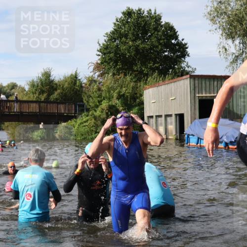 31.08.2025 - Elbe Triathlon Hamburg Luisa Fischer http://msf.ph/oto/8685003 31.08.2025 10:32:48 Schwimmen 1252, 1300, 1314, 1318, 1320, 1322 meine-sportfotos.de
