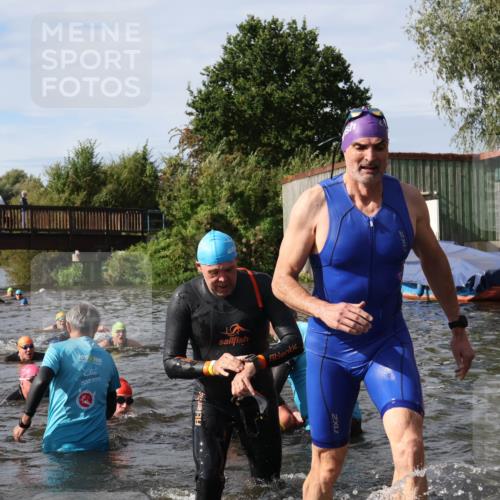 31.08.2025 - Elbe Triathlon Hamburg Luisa Fischer http://msf.ph/oto/8685013 31.08.2025 10:32:50 Schwimmen 1252, 1300, 1314, 1318, 1320, 1322 meine-sportfotos.de
