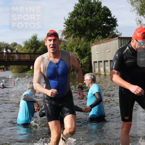 31.08.2025 - Elbe Triathlon Hamburg Luisa Fischer http://msf.ph/oto/8685033 31.08.2025 10:32:55 Schwimmen 1252, 1275, 1300, 1314, 1320 meine-sportfotos.de