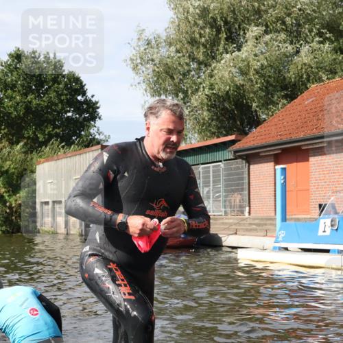 31.08.2025 - Elbe Triathlon Hamburg Luisa Fischer http://msf.ph/oto/8685043 31.08.2025 10:32:59 Schwimmen 1252, 1261, 1275, 1300, 1334 meine-sportfotos.de