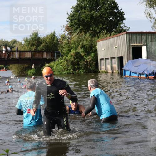 31.08.2025 - Elbe Triathlon Hamburg Luisa Fischer http://msf.ph/oto/8685048 31.08.2025 10:33:02 Schwimmen 1261, 1275, 1334 meine-sportfotos.de