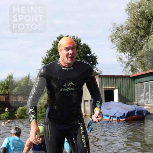 31.08.2025 - Elbe Triathlon Hamburg Luisa Fischer http://msf.ph/oto/8685064 31.08.2025 10:33:05 Schwimmen 1261, 1275, 1332, 1334 meine-sportfotos.de