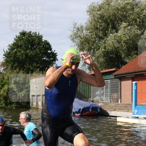 31.08.2025 - Elbe Triathlon Hamburg Luisa Fischer http://msf.ph/oto/8685066 31.08.2025 10:33:08 Schwimmen 1261, 1317, 1332, 1334 meine-sportfotos.de