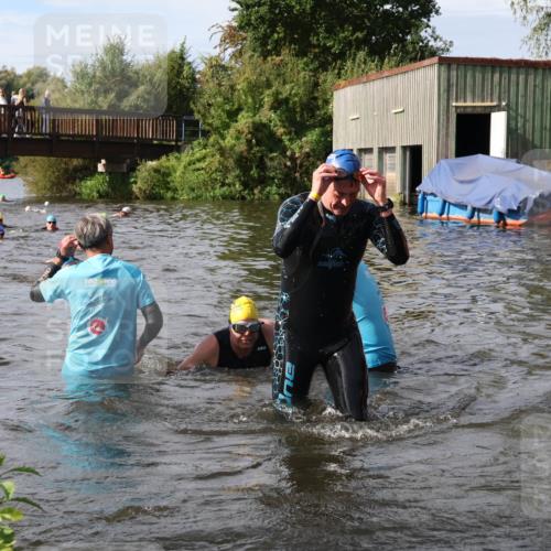31.08.2025 - Elbe Triathlon Hamburg Luisa Fischer http://msf.ph/oto/8685069 31.08.2025 10:33:10 Schwimmen 1261, 1317, 1332, 1334 meine-sportfotos.de