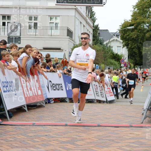 31.08.2025 - 21. Blankeneser Heldenlauf Strokosch-Dieckow http://msf.ph/oto/8685072 31.08.2025 12:01:12 Ziel 5814, 4219 meine-sportfotos.de