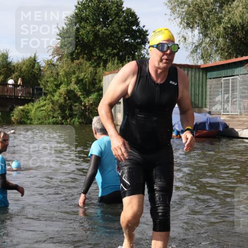 31.08.2025 - Elbe Triathlon Hamburg Luisa Fischer http://msf.ph/oto/8685090 31.08.2025 10:33:14 Schwimmen 1317, 1332 meine-sportfotos.de