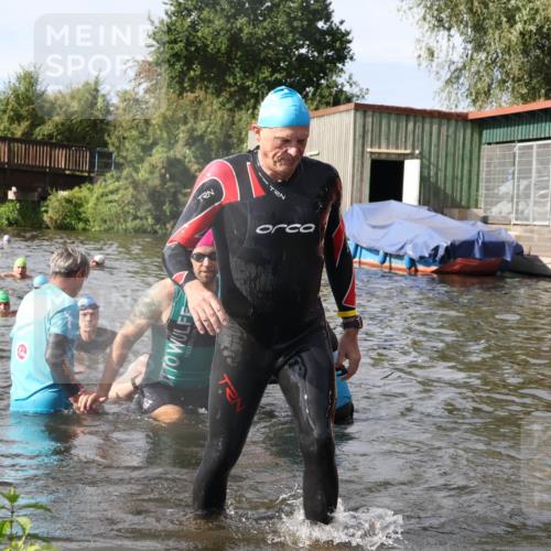 31.08.2025 - Elbe Triathlon Hamburg Luisa Fischer http://msf.ph/oto/8685099 31.08.2025 10:33:26 Schwimmen 1259, 1268, 1270, 1308 meine-sportfotos.de