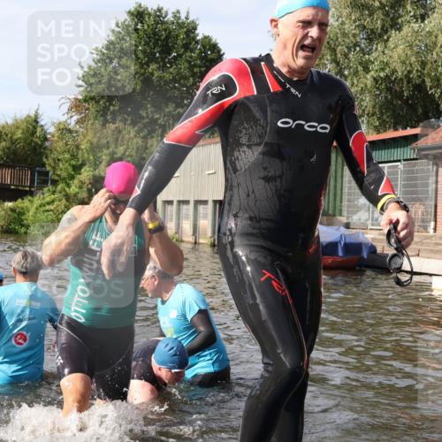 31.08.2025 - Elbe Triathlon Hamburg Luisa Fischer http://msf.ph/oto/8685107 31.08.2025 10:33:28 Schwimmen 1259, 1268, 1270, 1308 meine-sportfotos.de
