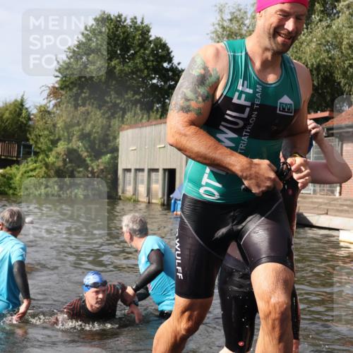 31.08.2025 - Elbe Triathlon Hamburg Luisa Fischer http://msf.ph/oto/8685118 31.08.2025 10:33:30 Schwimmen 1259, 1268, 1270, 1308, 1325 meine-sportfotos.de