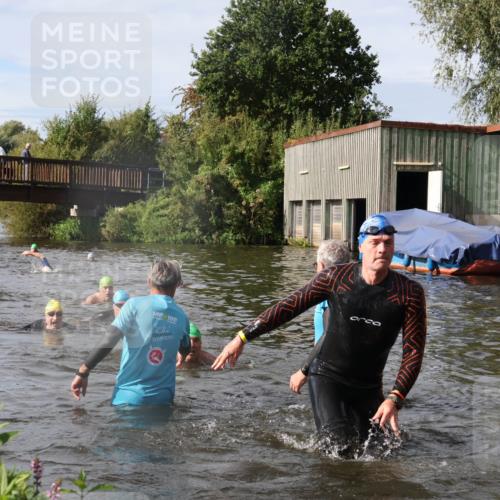 31.08.2025 - Elbe Triathlon Hamburg Luisa Fischer http://msf.ph/oto/8685128 31.08.2025 10:33:32 Schwimmen 1259, 1268, 1270, 1308, 1325 meine-sportfotos.de