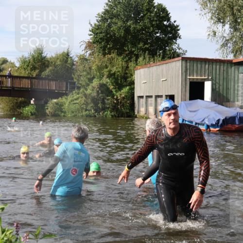 31.08.2025 - Elbe Triathlon Hamburg Luisa Fischer http://msf.ph/oto/8685129 31.08.2025 10:33:32 Schwimmen 1259, 1268, 1270, 1308, 1325 meine-sportfotos.de