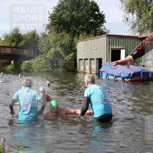 31.08.2025 - Elbe Triathlon Hamburg Luisa Fischer http://msf.ph/oto/8685141 31.08.2025 10:33:35 Schwimmen 1259, 1268, 1270, 1313, 1325 meine-sportfotos.de