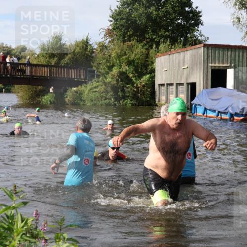 31.08.2025 - Elbe Triathlon Hamburg Luisa Fischer http://msf.ph/oto/8685149 31.08.2025 10:33:37 Schwimmen 1259, 1313, 1316, 1325 meine-sportfotos.de