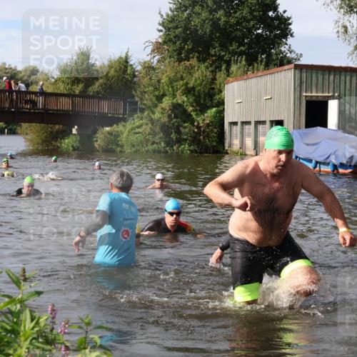 31.08.2025 - Elbe Triathlon Hamburg Luisa Fischer http://msf.ph/oto/8685150 31.08.2025 10:33:37 Schwimmen 1259, 1313, 1316, 1325 meine-sportfotos.de