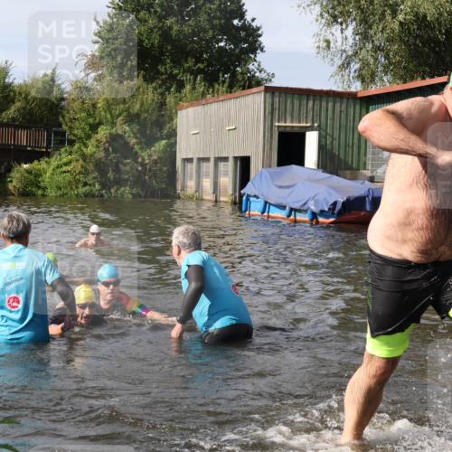 31.08.2025 - Elbe Triathlon Hamburg Luisa Fischer http://msf.ph/oto/8685156 31.08.2025 10:33:39 Schwimmen 1259, 1313, 1316, 1325 meine-sportfotos.de