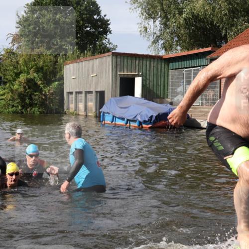 31.08.2025 - Elbe Triathlon Hamburg Luisa Fischer http://msf.ph/oto/8685158 31.08.2025 10:33:39 Schwimmen 1259, 1313, 1316, 1325 meine-sportfotos.de