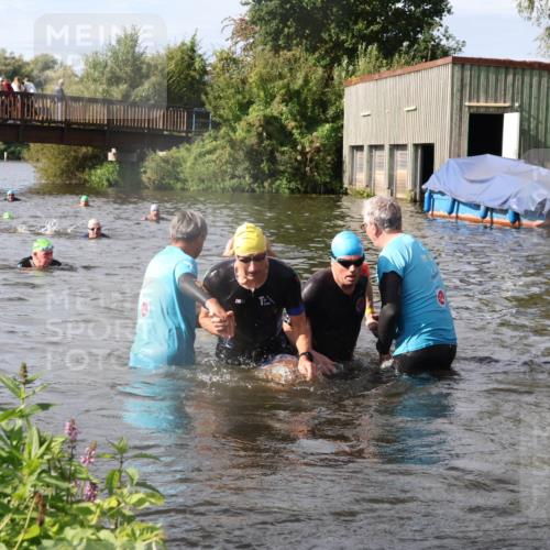 31.08.2025 - Elbe Triathlon Hamburg Luisa Fischer http://msf.ph/oto/8685160 31.08.2025 10:33:41 Schwimmen 1313, 1316, 1325, 1340 meine-sportfotos.de
