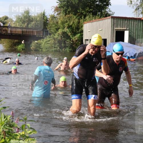 31.08.2025 - Elbe Triathlon Hamburg Luisa Fischer http://msf.ph/oto/8685169 31.08.2025 10:33:43 Schwimmen 1313, 1316, 1325, 1340 meine-sportfotos.de