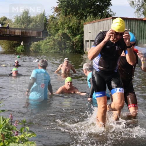 31.08.2025 - Elbe Triathlon Hamburg Luisa Fischer http://msf.ph/oto/8685173 31.08.2025 10:33:44 Schwimmen 1313, 1316, 1340 meine-sportfotos.de