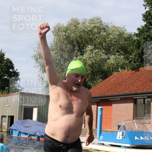 31.08.2025 - Elbe Triathlon Hamburg Luisa Fischer http://msf.ph/oto/8685190 31.08.2025 10:33:50 Schwimmen 1316, 1336, 1340 meine-sportfotos.de