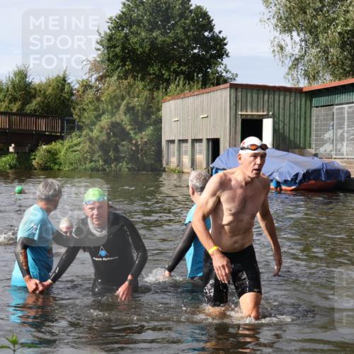 31.08.2025 - Elbe Triathlon Hamburg Luisa Fischer http://msf.ph/oto/8685205 31.08.2025 10:33:56 Schwimmen 1336, 1343 meine-sportfotos.de
