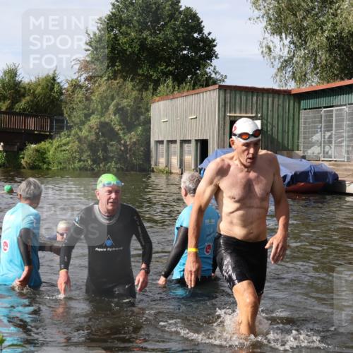 31.08.2025 - Elbe Triathlon Hamburg Luisa Fischer http://msf.ph/oto/8685209 31.08.2025 10:33:56 Schwimmen 1336, 1343 meine-sportfotos.de